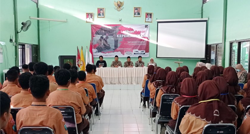 LATIHAN DASAR KEPEMIMPINAN SISWA SMPN 1 SUMENEP BEKERJA SAMA DENGAN HYPNOHEAR